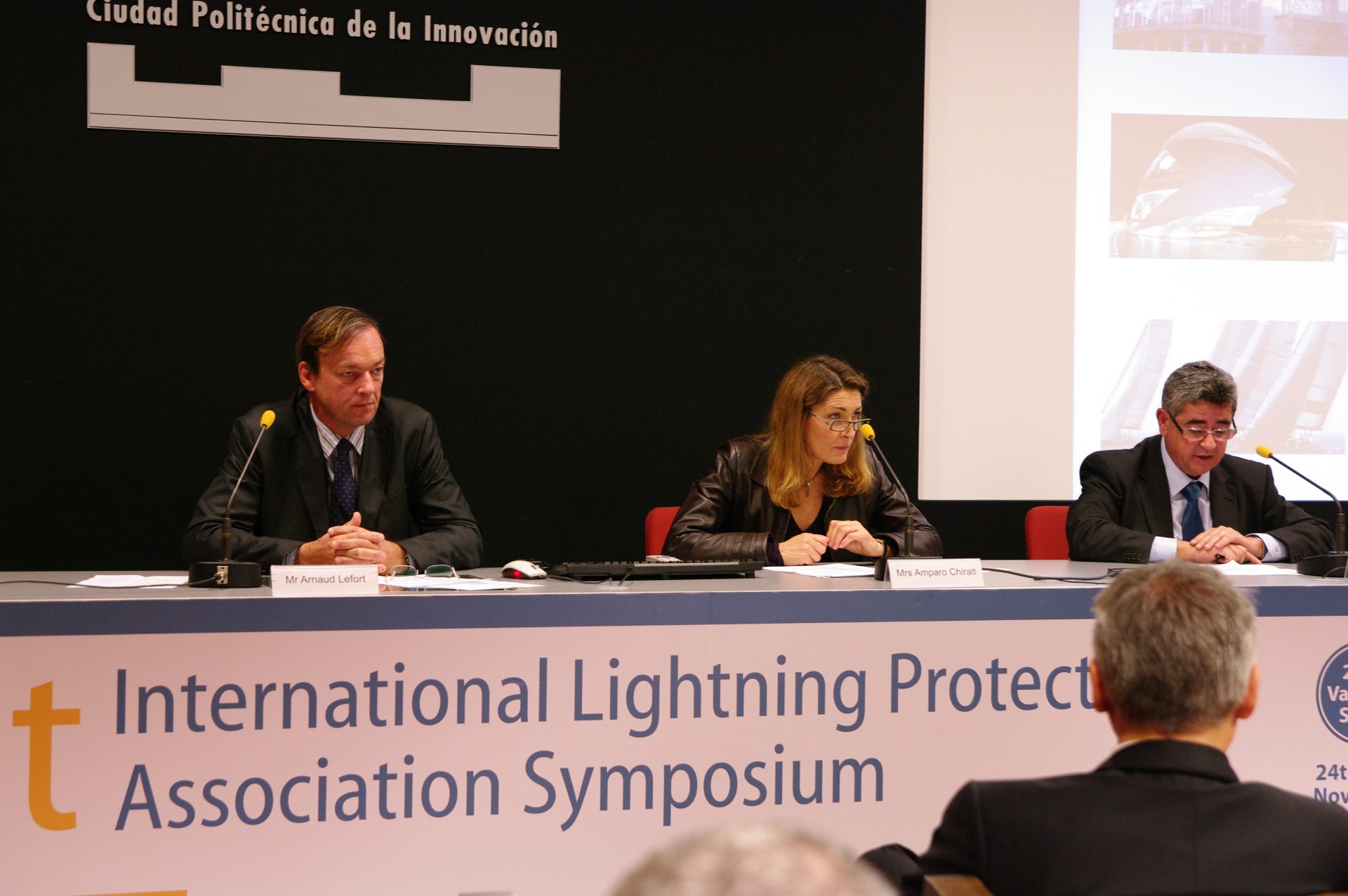 LiRI scientists , lightning experts